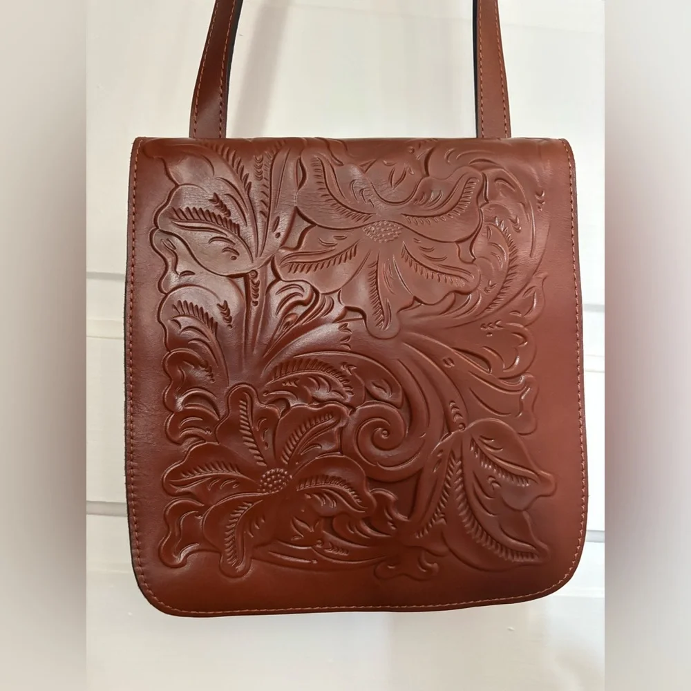 Patricia Nash tooled leather fold over crossbody purse. NWT with dust bag. - Picture 1 of 5